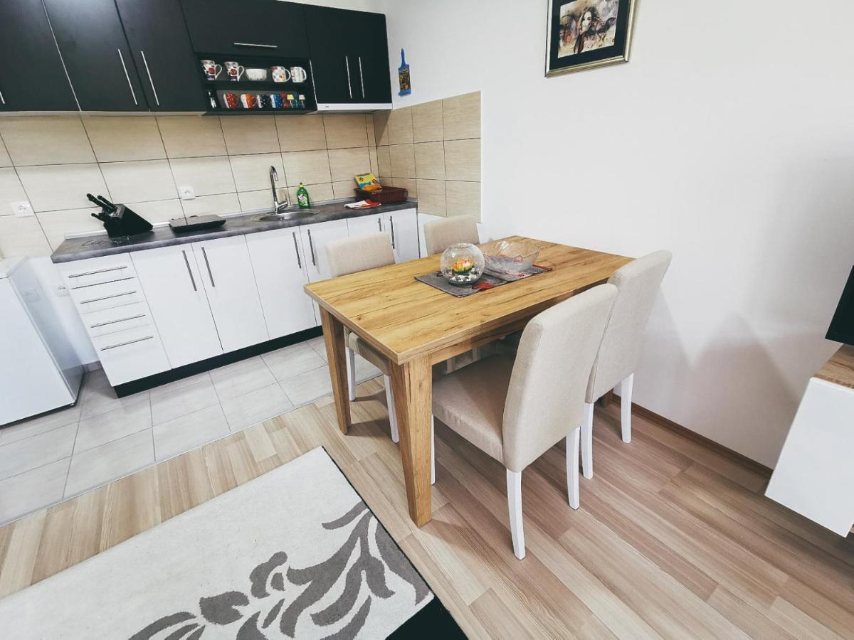 Cozy Corner Apartments - Free Parking & Wi-Fi Cuprija Bagian luar foto