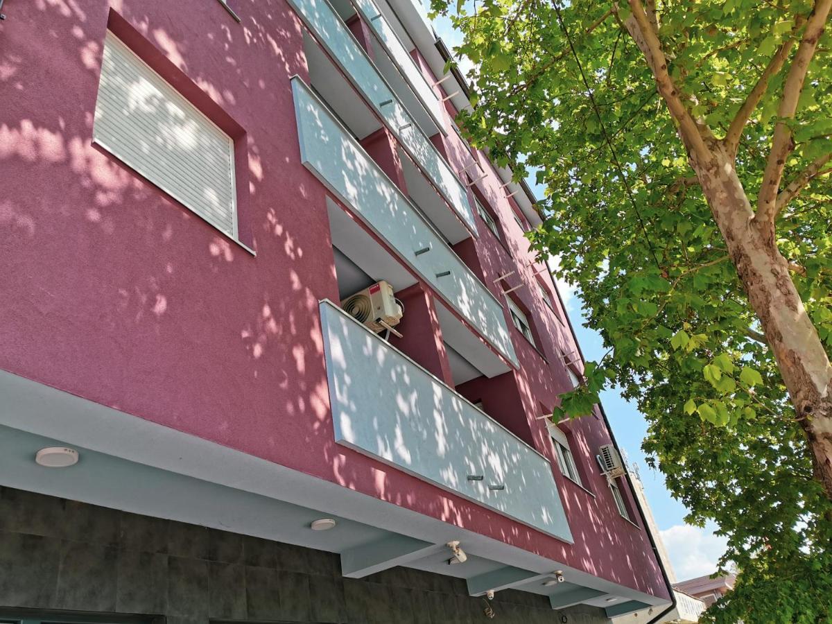 Cozy Corner Apartments - Free Parking & Wi-Fi Cuprija Bagian luar foto