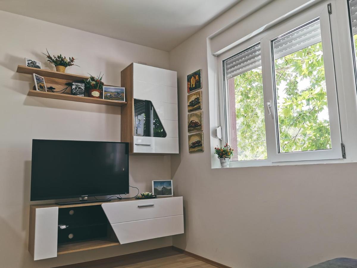 Cozy Corner Apartments - Free Parking & Wi-Fi Cuprija Bagian luar foto