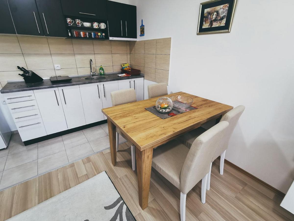 Cozy Corner Apartments - Free Parking & Wi-Fi Cuprija Bagian luar foto