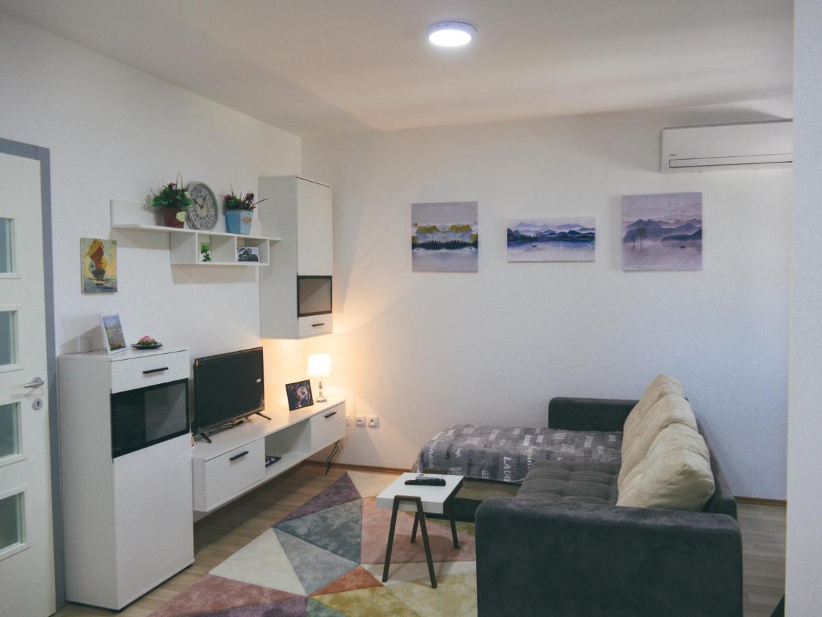 Cozy Corner Apartments - Free Parking & Wi-Fi Cuprija Bagian luar foto