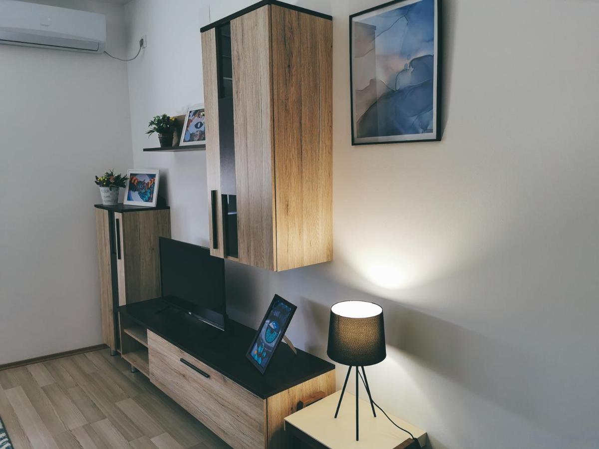 Cozy Corner Apartments - Free Parking & Wi-Fi Cuprija Bagian luar foto