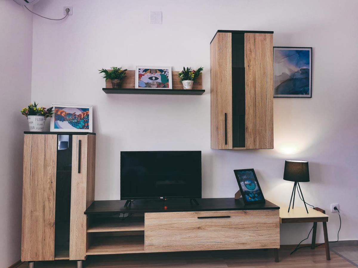 Cozy Corner Apartments - Free Parking & Wi-Fi Cuprija Bagian luar foto